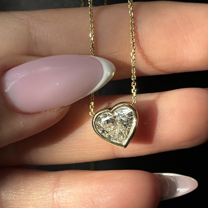 שרשרת לב יהלום בעבודת שיבוץ כוס זהב