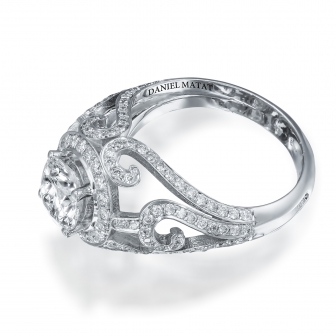 טבעת יהלומים מעוצבת בסגנון מלכותי