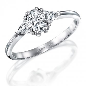 טבעת אירוסין יהלומים אוול ושני משולשים